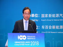 國務(wù)院發(fā)展研究中心產(chǎn)業(yè)經(jīng)濟(jì)研究部部長趙昌文主持會(huì)議