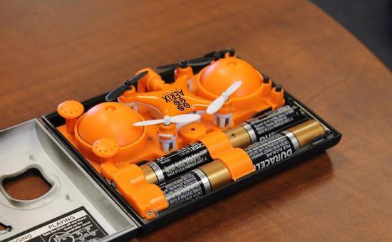 【組圖】堪稱史上最小無人機 用5號電池售價僅30美元