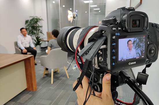 《洞見》節(jié)目記者采訪蜂巢能源科技有限公司合伙人、總裁楊紅新