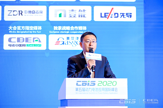 寧德時(shí)代新能源科技股份有限公司董事長(zhǎng)助理孟祥峰主持“車(chē)用動(dòng)力電池的變革”主題論壇