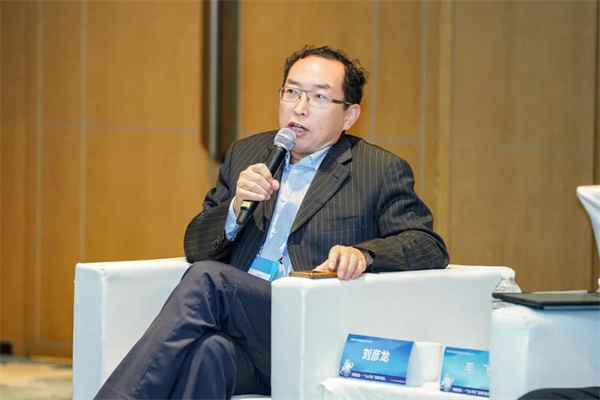 “Li+學(xué)社”高端對話:警惕全球化機(jī)遇下,鋰電企業(yè)的出海挑戰(zhàn)和技術(shù)迭代風(fēng)險 “Li+學(xué)社”高端對話:警惕全球化機(jī)遇下,鋰電企業(yè)的出海挑戰(zhàn)和技術(shù)迭代風(fēng)險