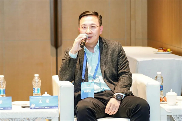 “Li+學(xué)社”高端對話:警惕全球化機(jī)遇下,鋰電企業(yè)的出海挑戰(zhàn)和技術(shù)迭代風(fēng)險 “Li+學(xué)社”高端對話:警惕全球化機(jī)遇下,鋰電企業(yè)的出海挑戰(zhàn)和技術(shù)迭代風(fēng)險