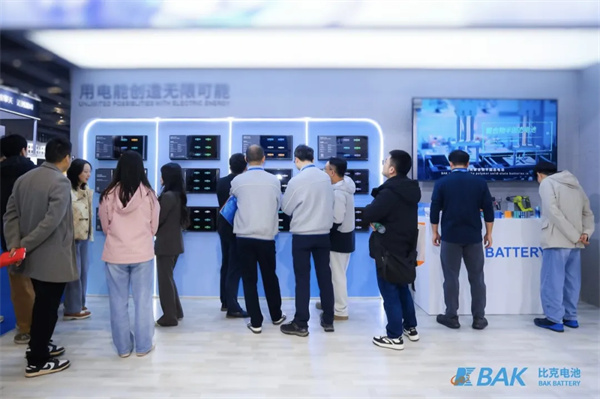 首次應(yīng)用固態(tài)電解質(zhì)包覆技術(shù)！比克電池全極耳2170-50D2亮相2026五金展